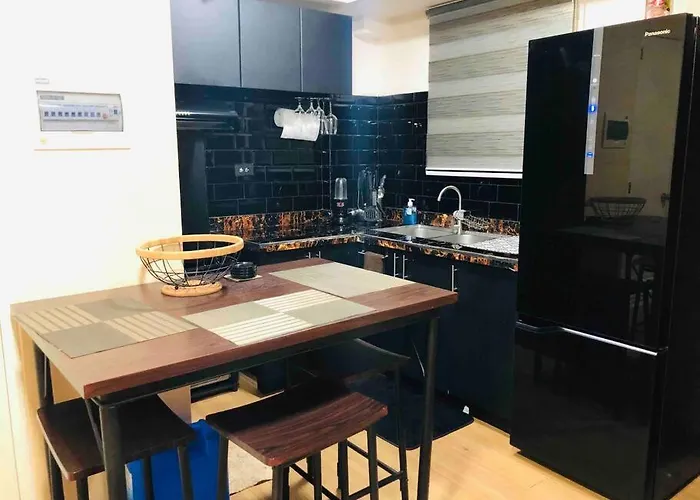 Stylish 1 Bedroom Near Bgc+airport!netflix+dsny+50mbps Apartment