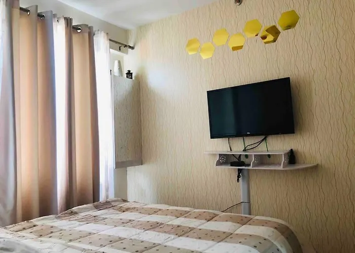 Stylish 1 Bedroom Near Bgc+airport!netflix+dsny+50mbps Apartment
